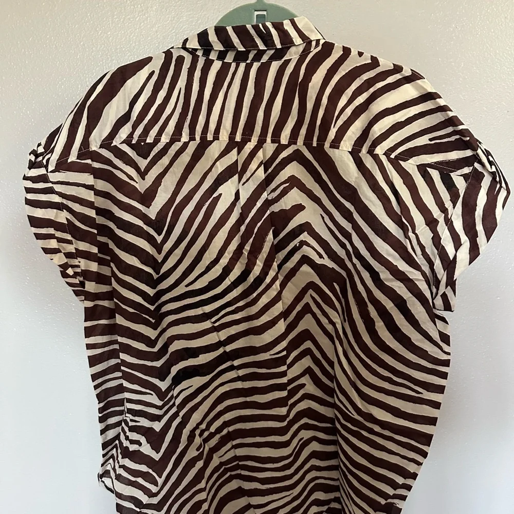 Banana Republic Brown Zebra Print Women's Top Size L - Picture 2 of 6